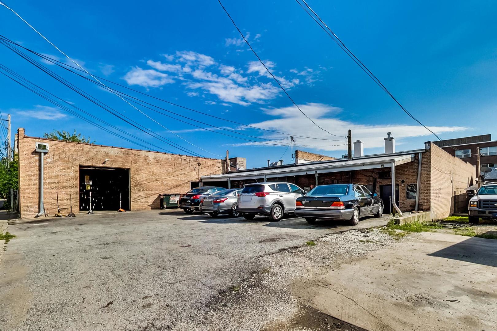 2628-34 W Touhy Avenue