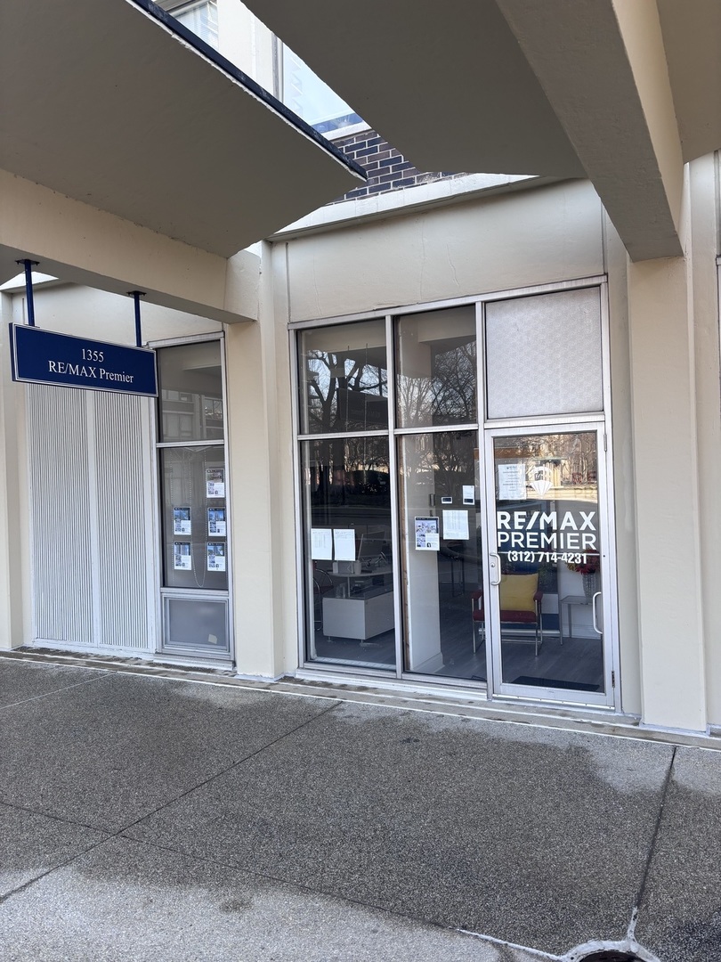 1355 N Sandburg Terrace Unit: 102D