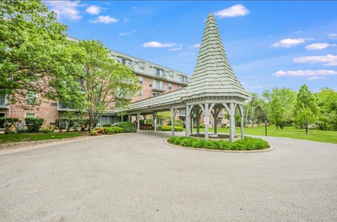 5125 Blodgett Avenue Unit: 213