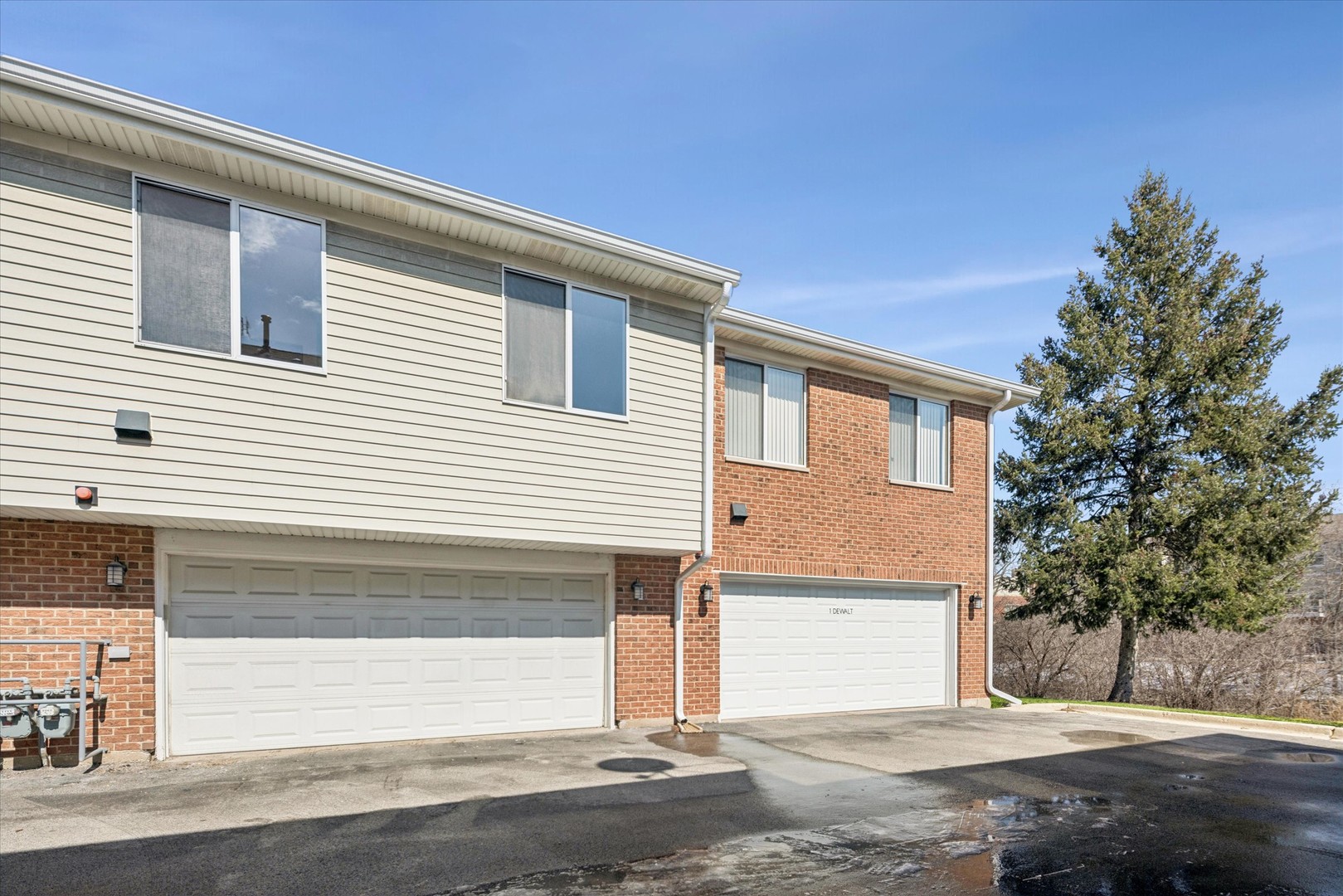 3 Dewalt Court