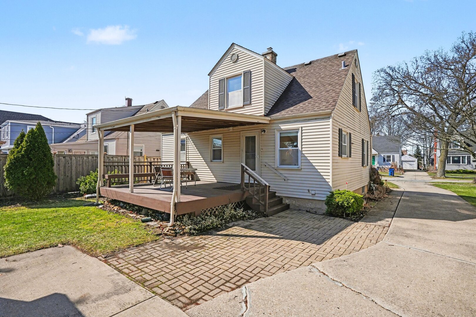 995 S Swain Avenue