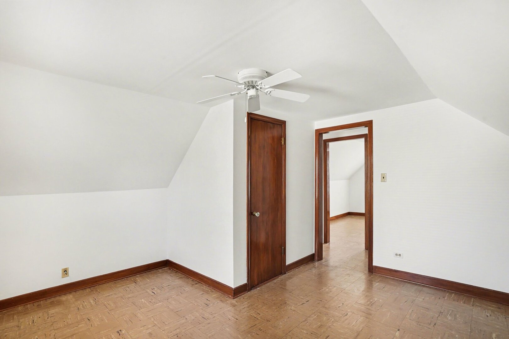 995 S Swain Avenue