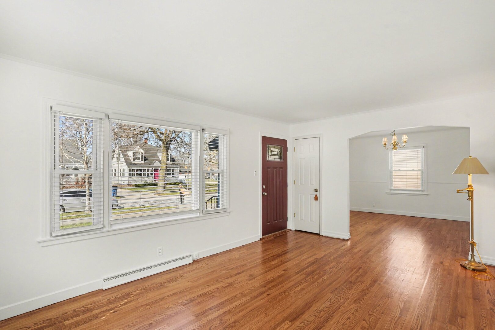 995 S Swain Avenue