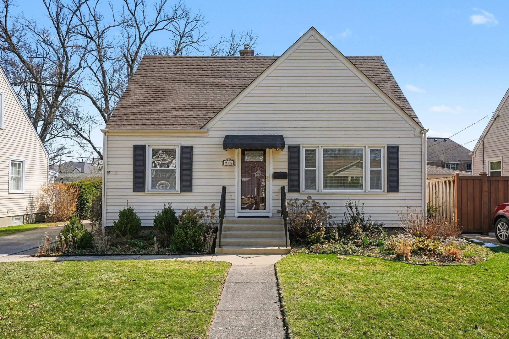 995 S Swain Avenue
