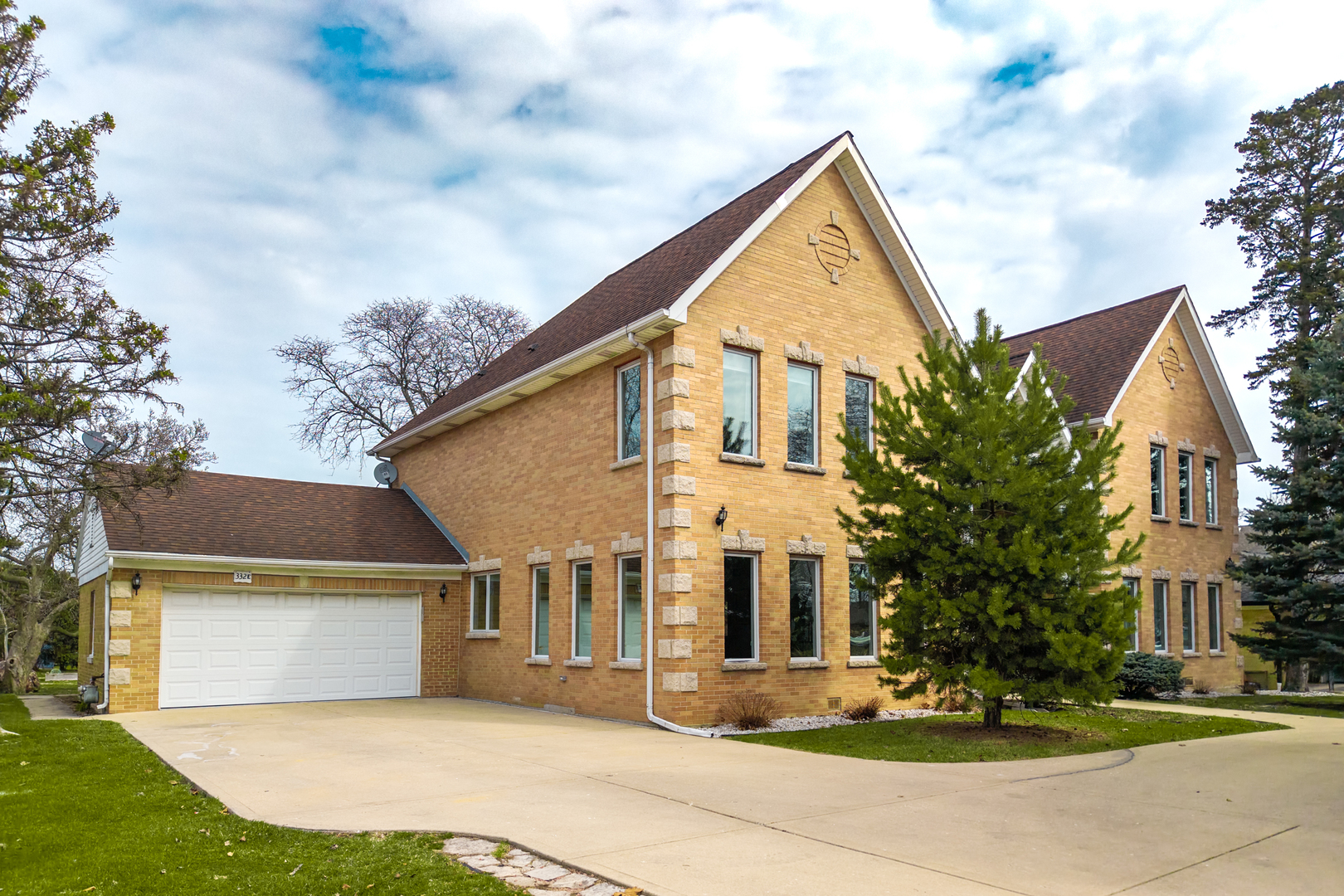 332 E Central Road
