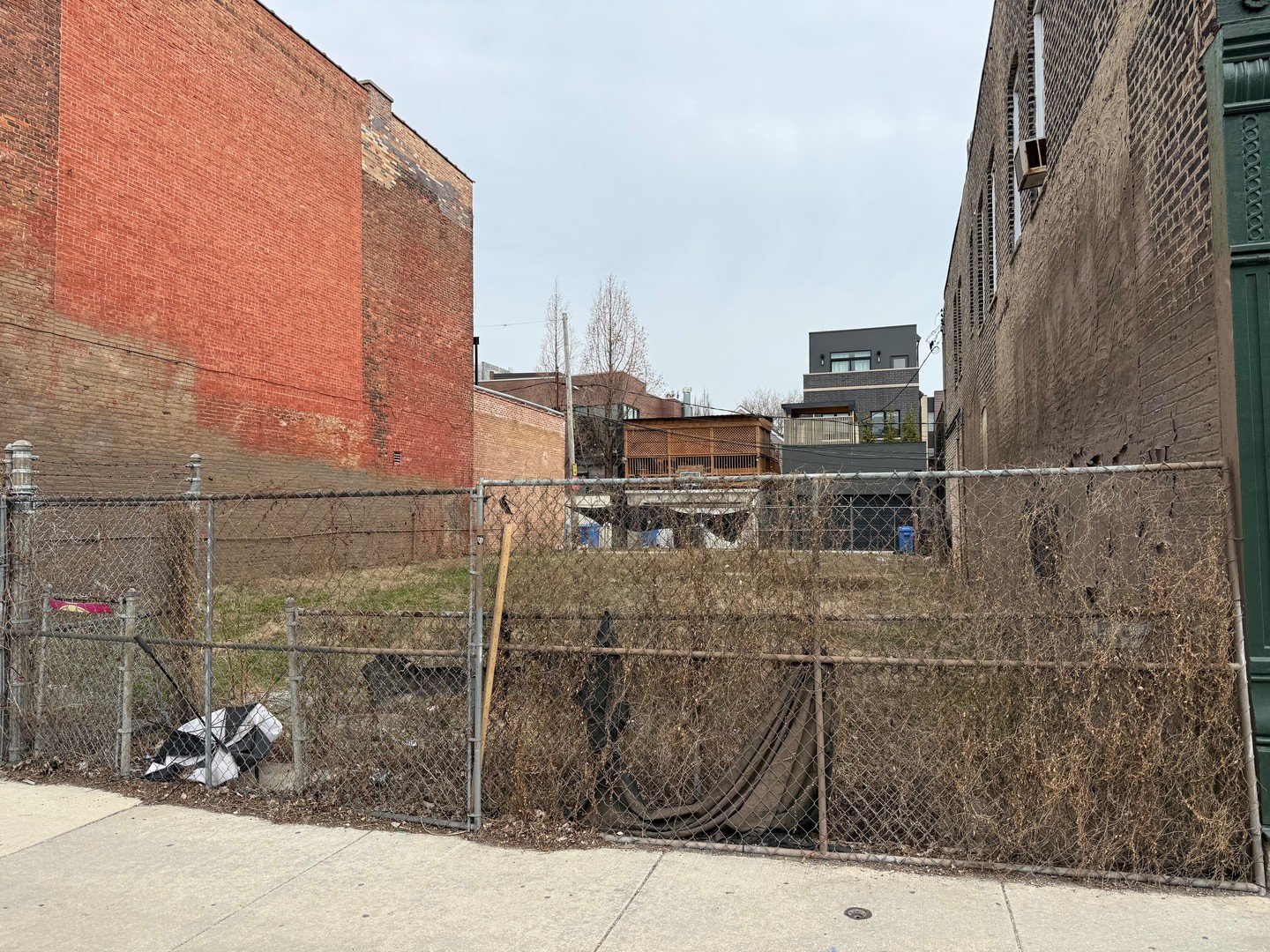 1812 W Grand Avenue