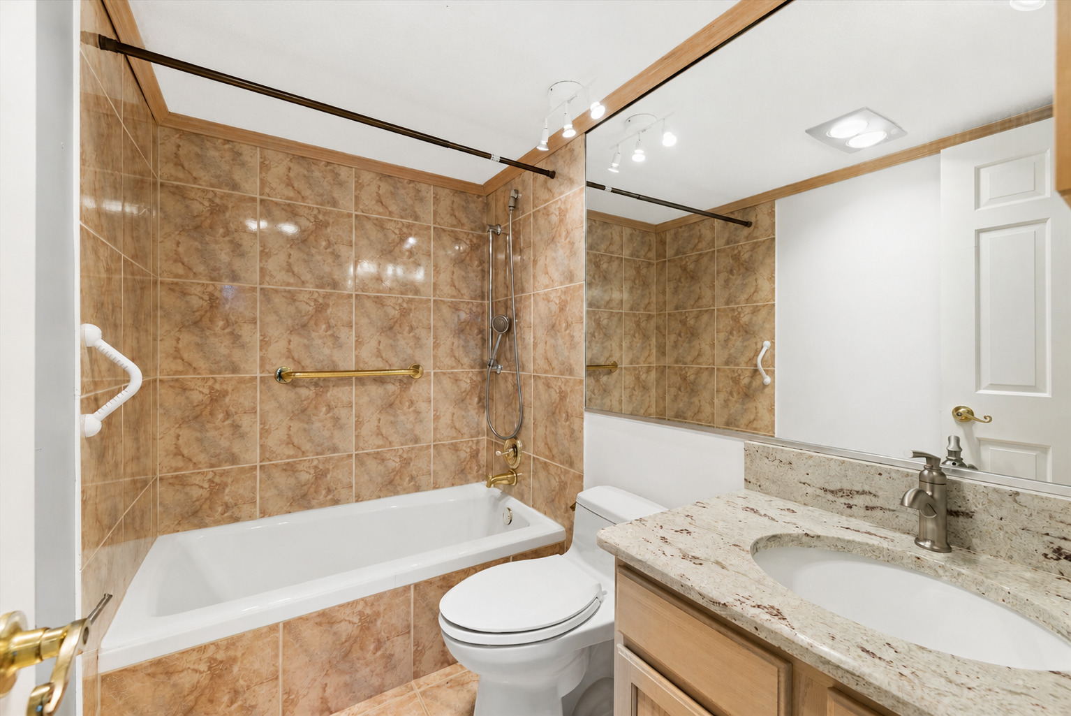 2 S ATRIUM Way Unit: 603