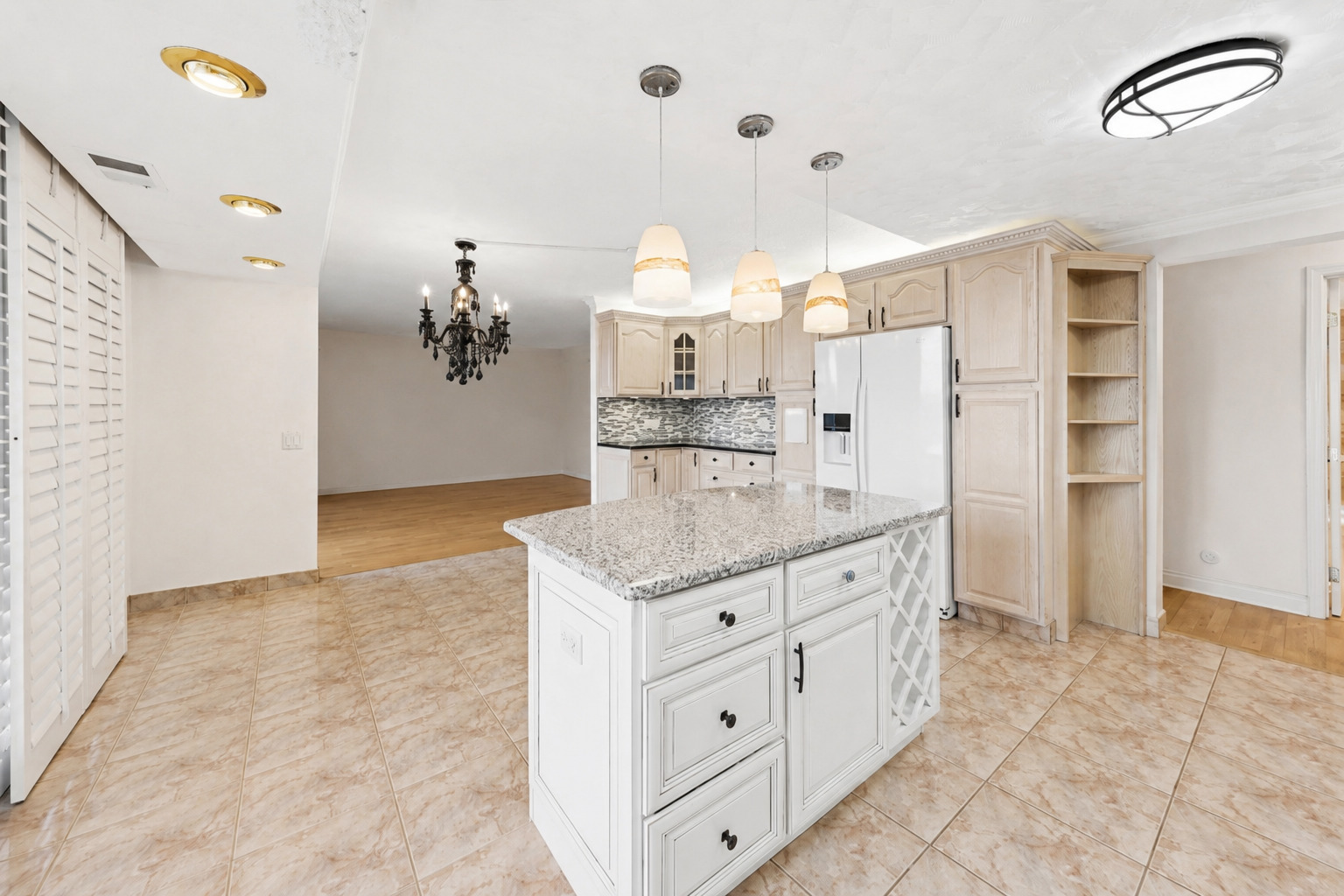 2 S ATRIUM Way Unit: 603