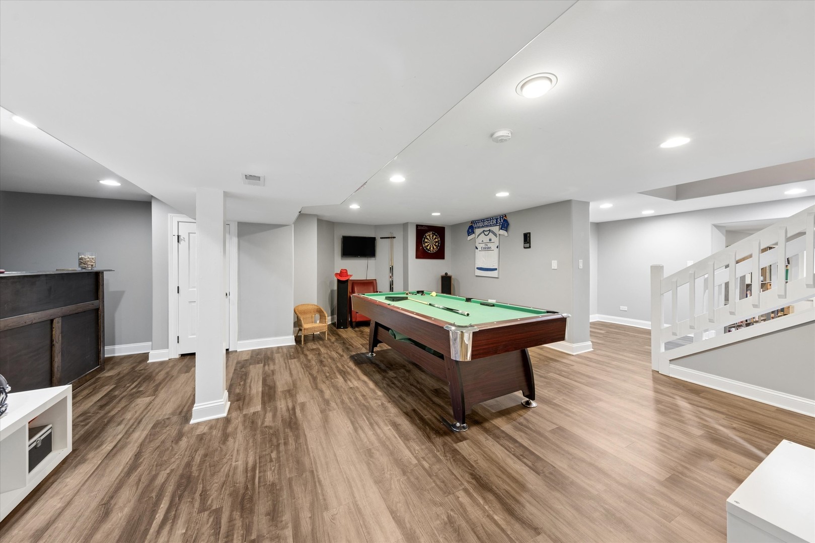 245 W Winthrop Avenue