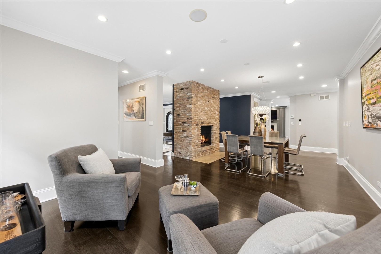 245 W Winthrop Avenue