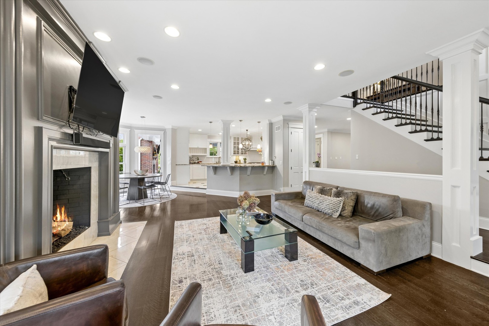 245 W Winthrop Avenue