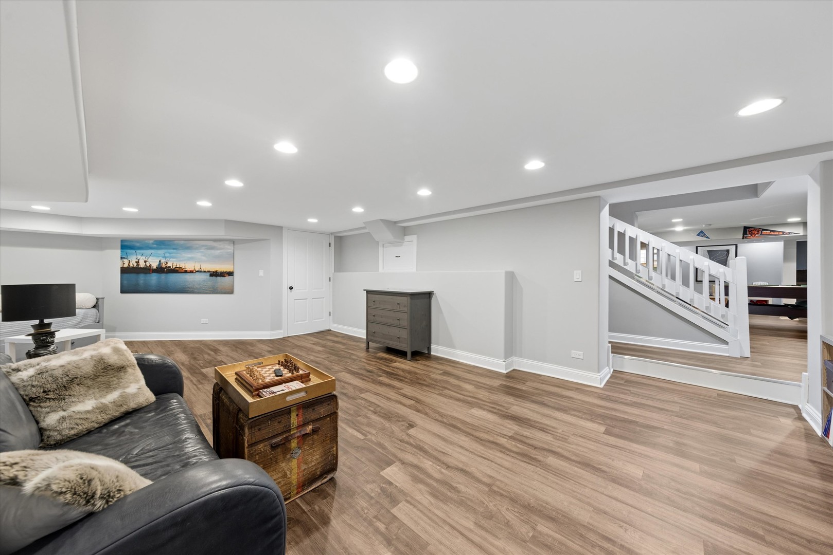 245 W Winthrop Avenue