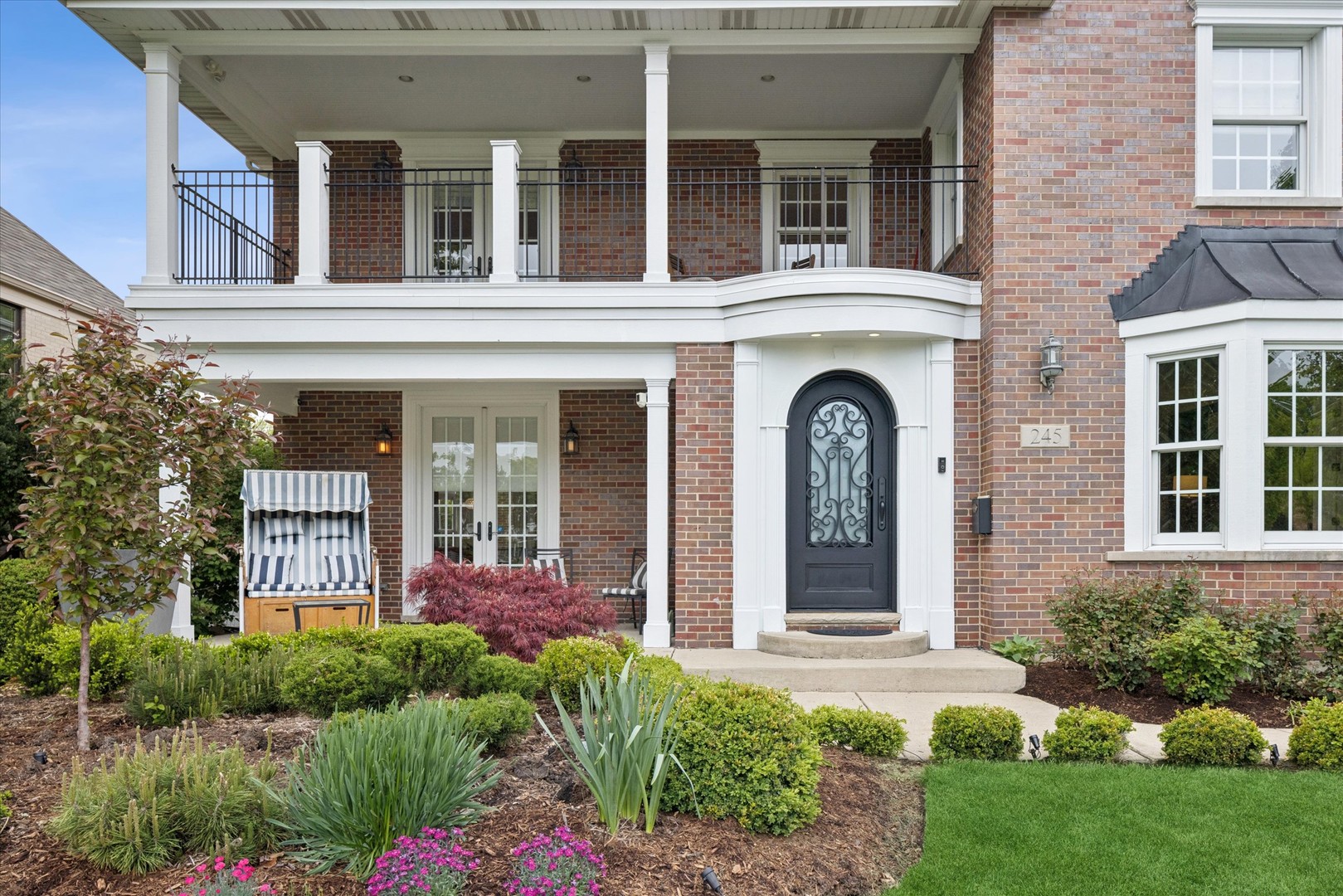 245 W Winthrop Avenue