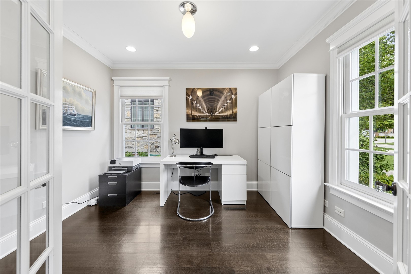 245 W Winthrop Avenue