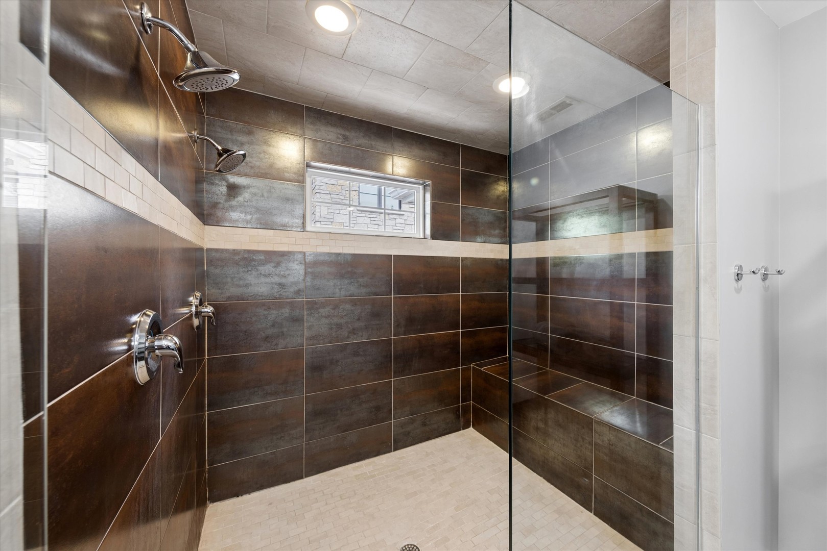245 W Winthrop Avenue
