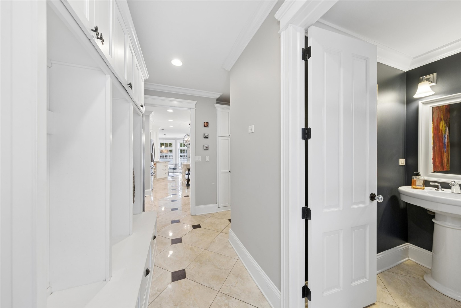 245 W Winthrop Avenue