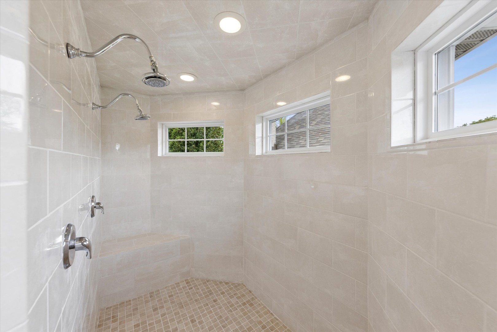 245 W Winthrop Avenue