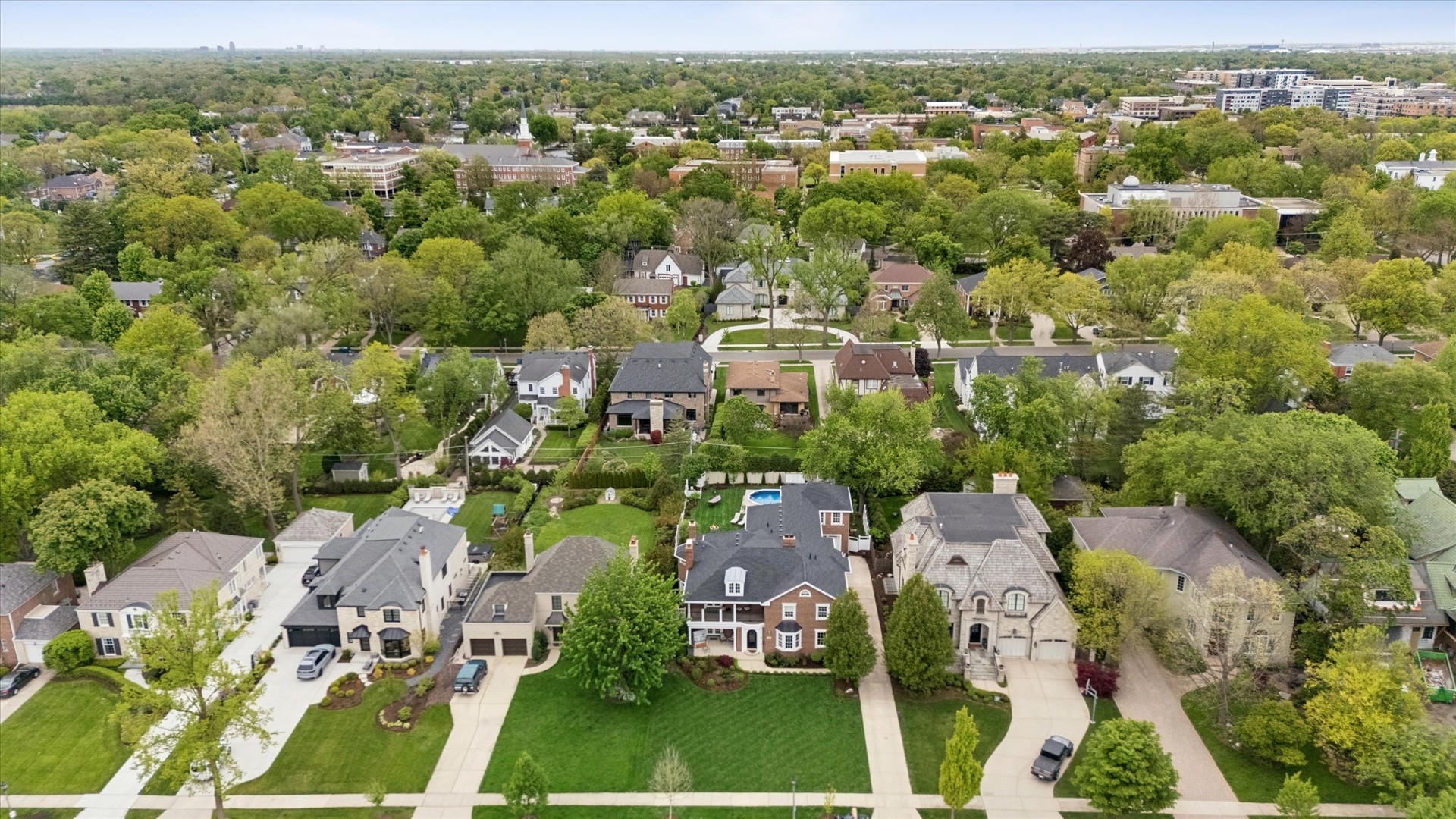 245 W Winthrop Avenue