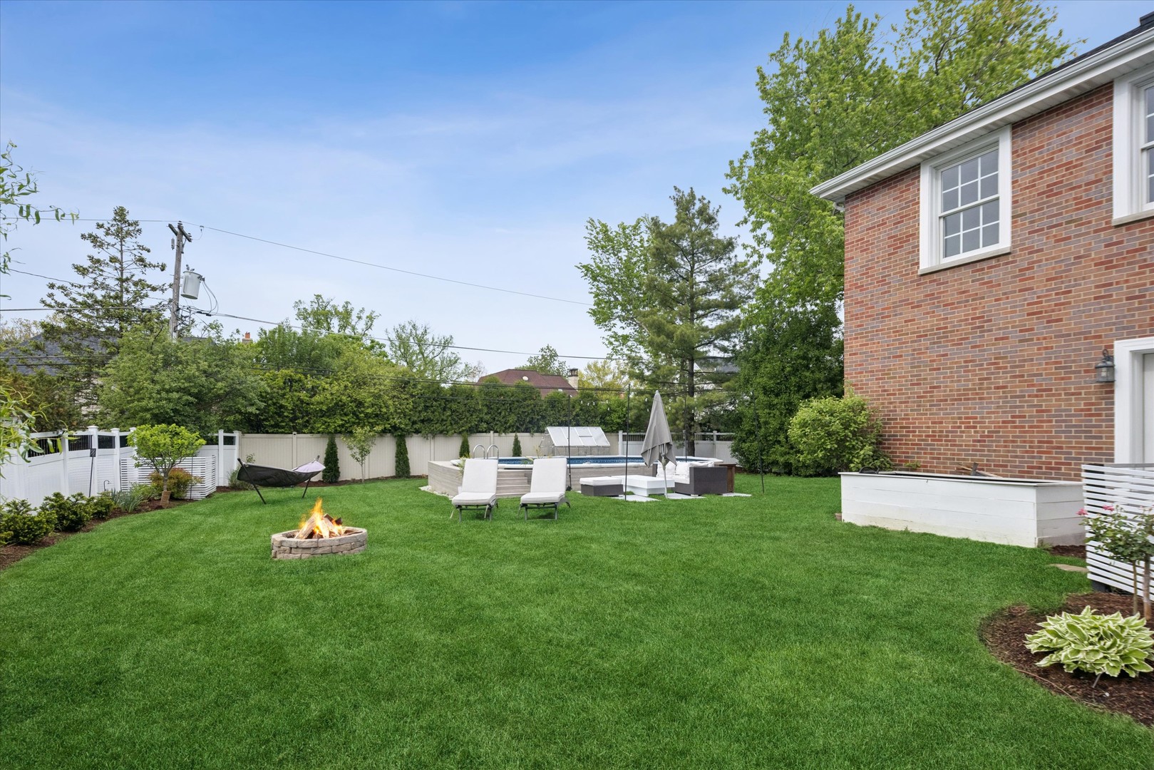 245 W Winthrop Avenue