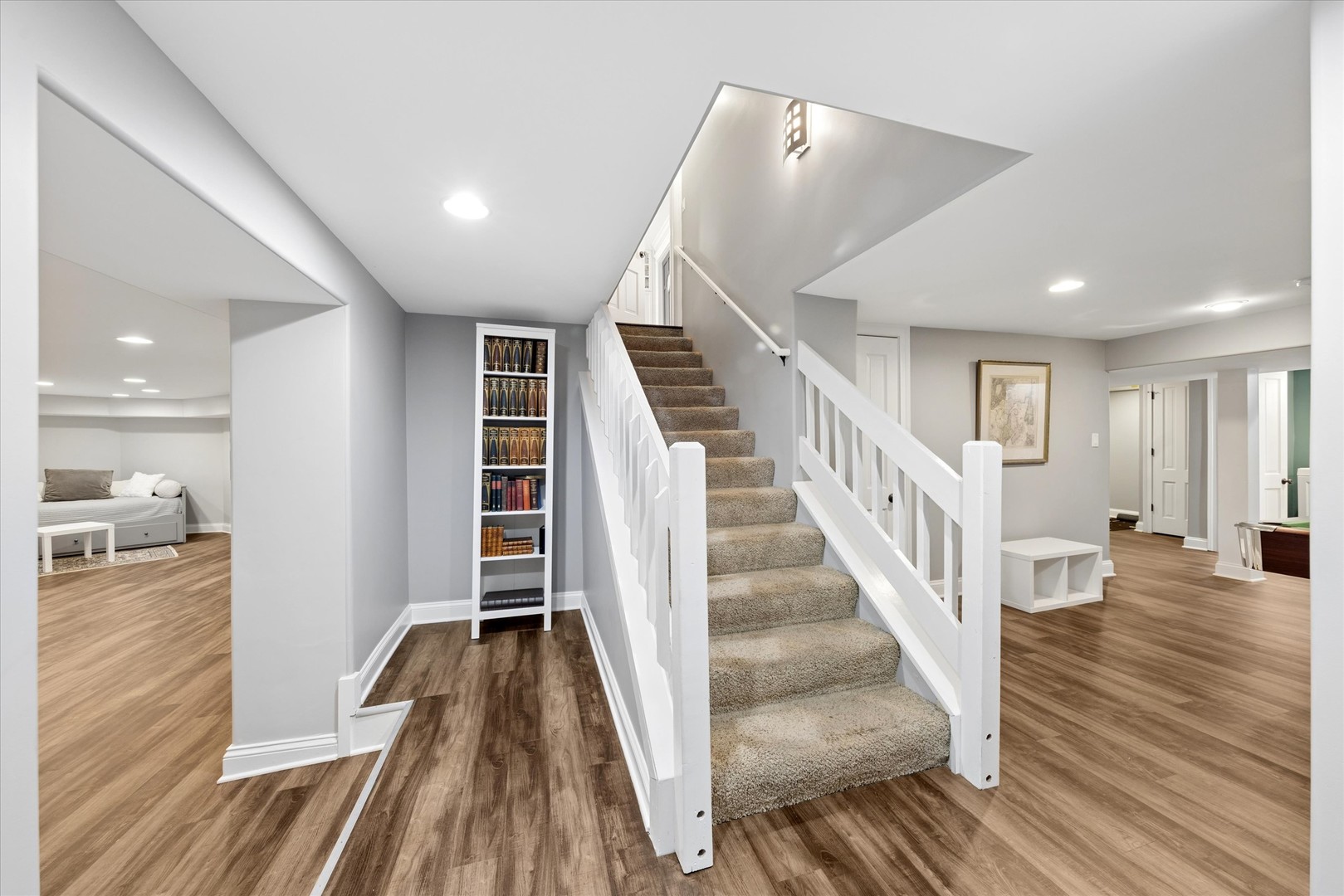 245 W Winthrop Avenue