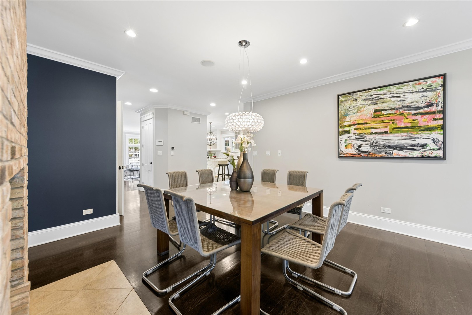 245 W Winthrop Avenue