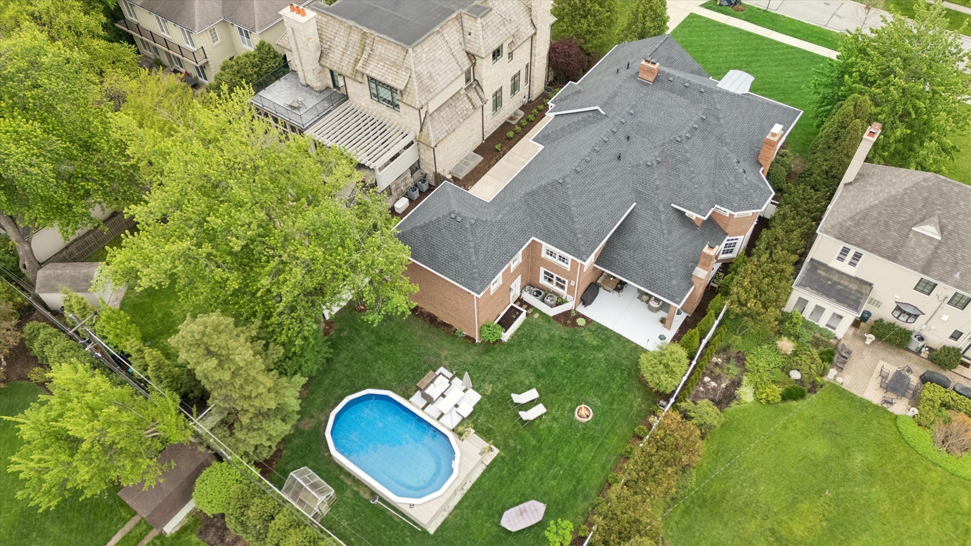 245 W Winthrop Avenue