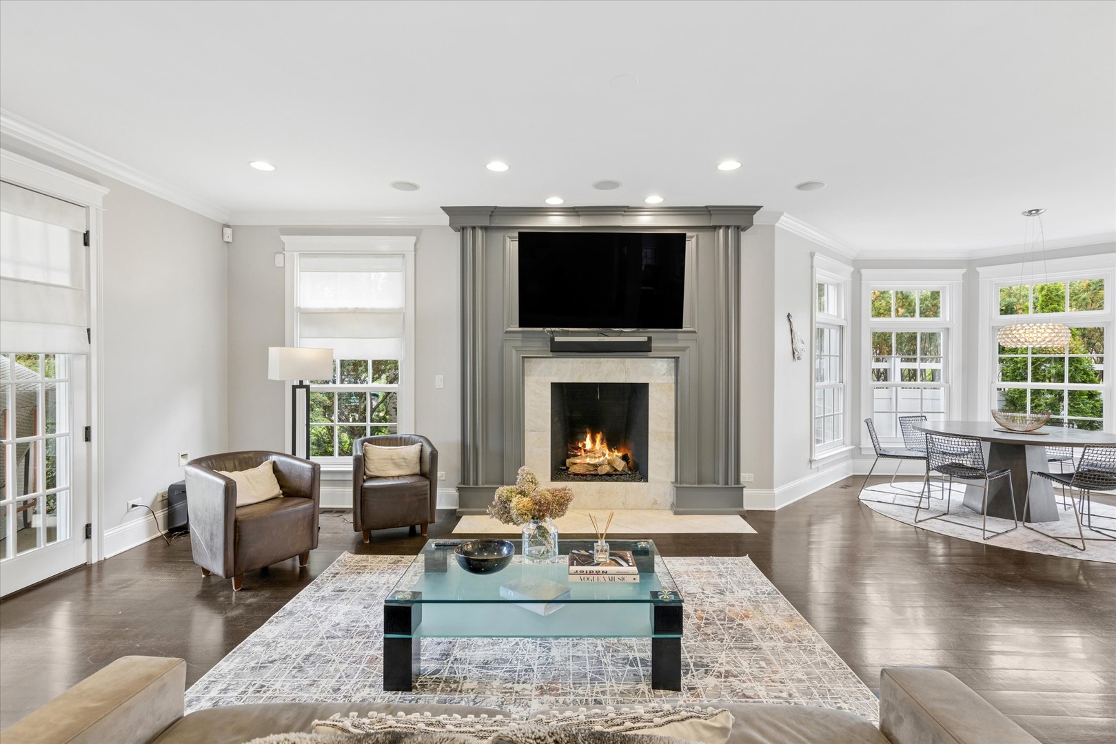 245 W Winthrop Avenue