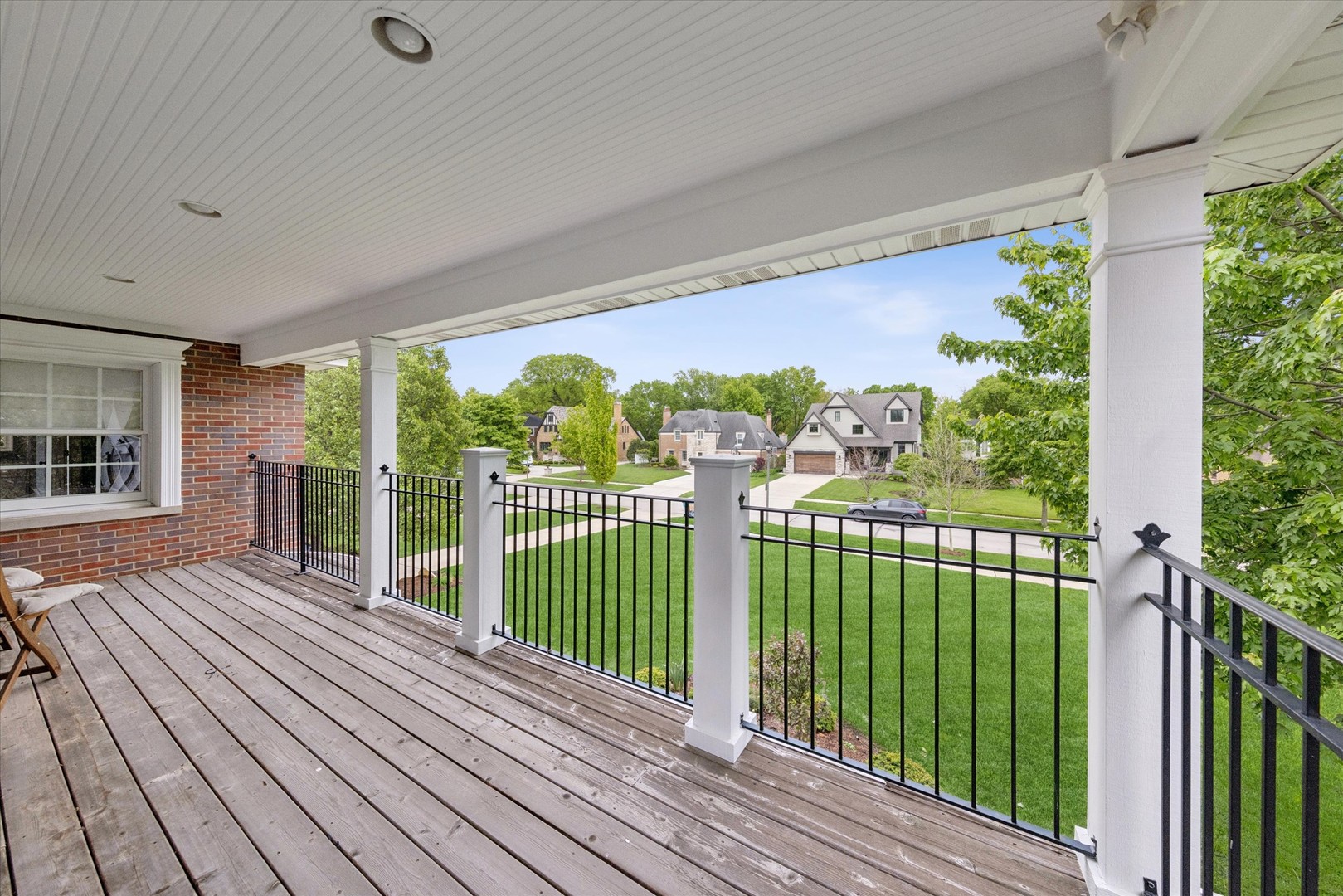 245 W Winthrop Avenue