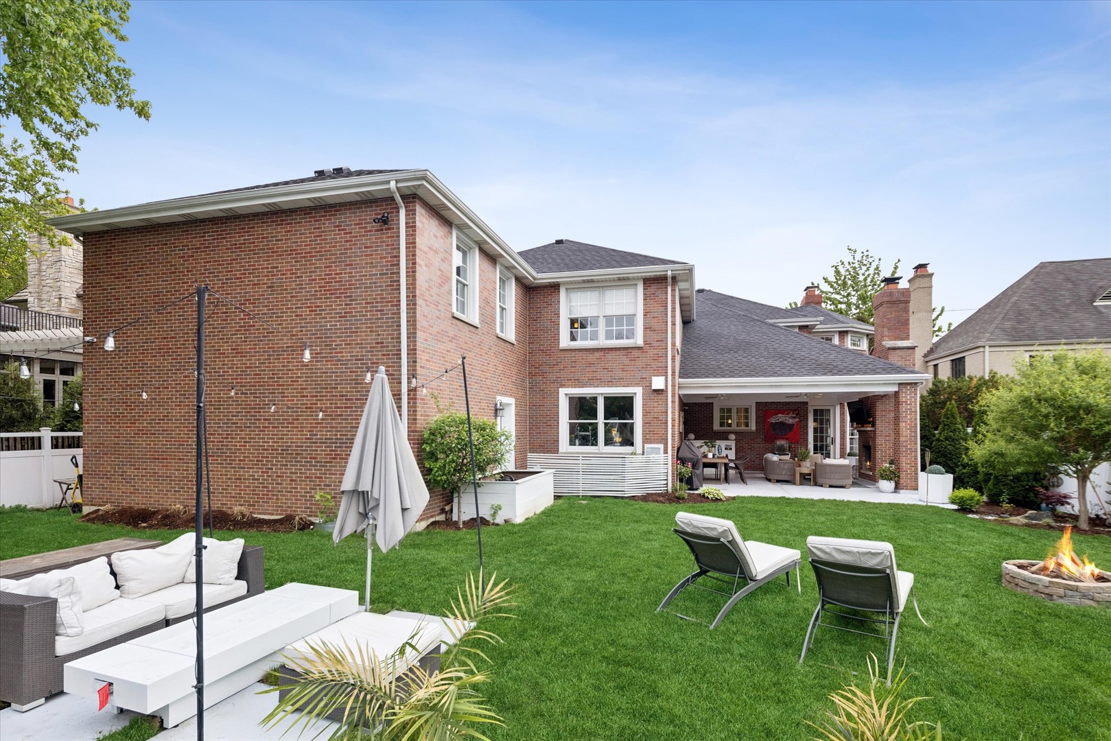 245 W Winthrop Avenue
