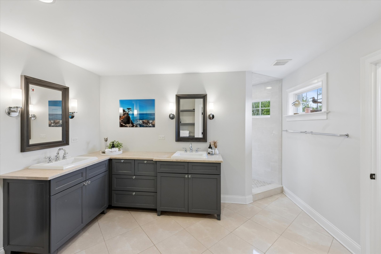 245 W Winthrop Avenue