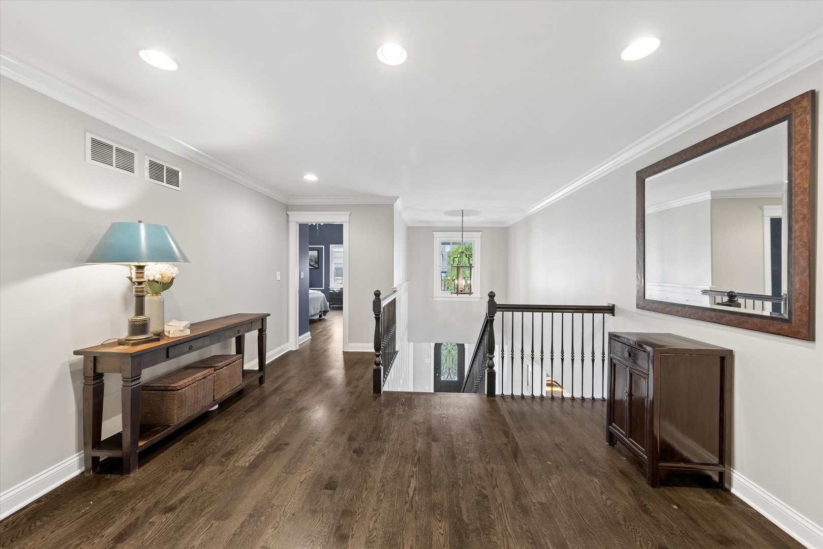 245 W Winthrop Avenue
