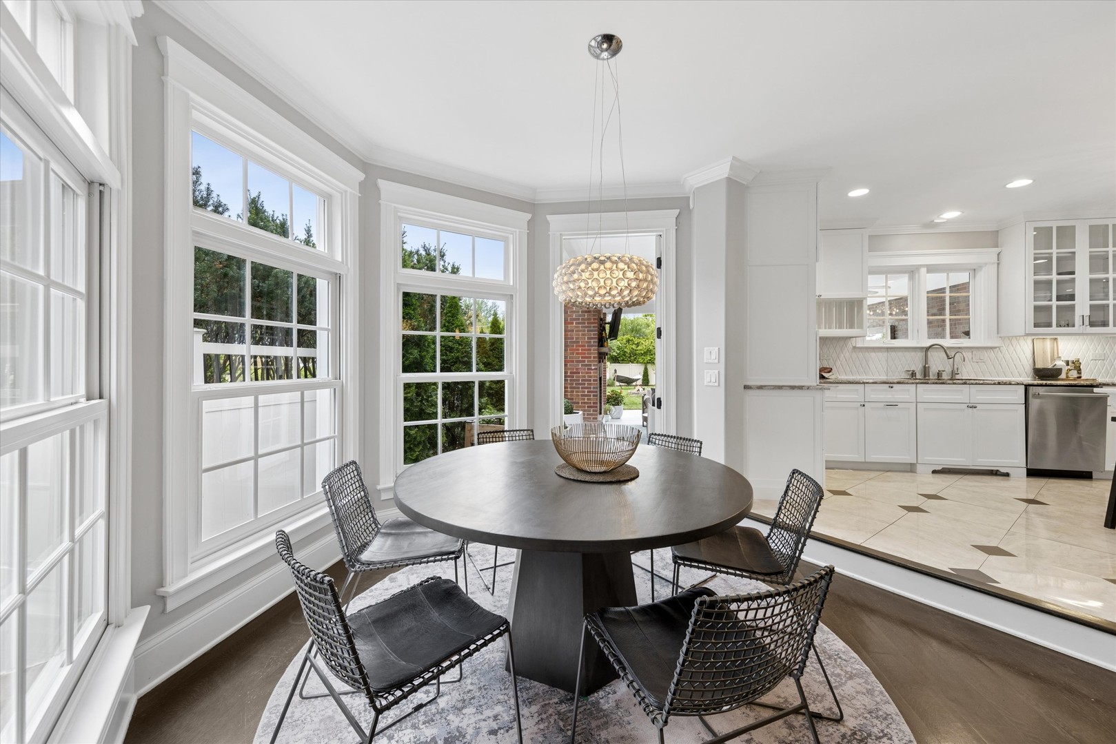 245 W Winthrop Avenue