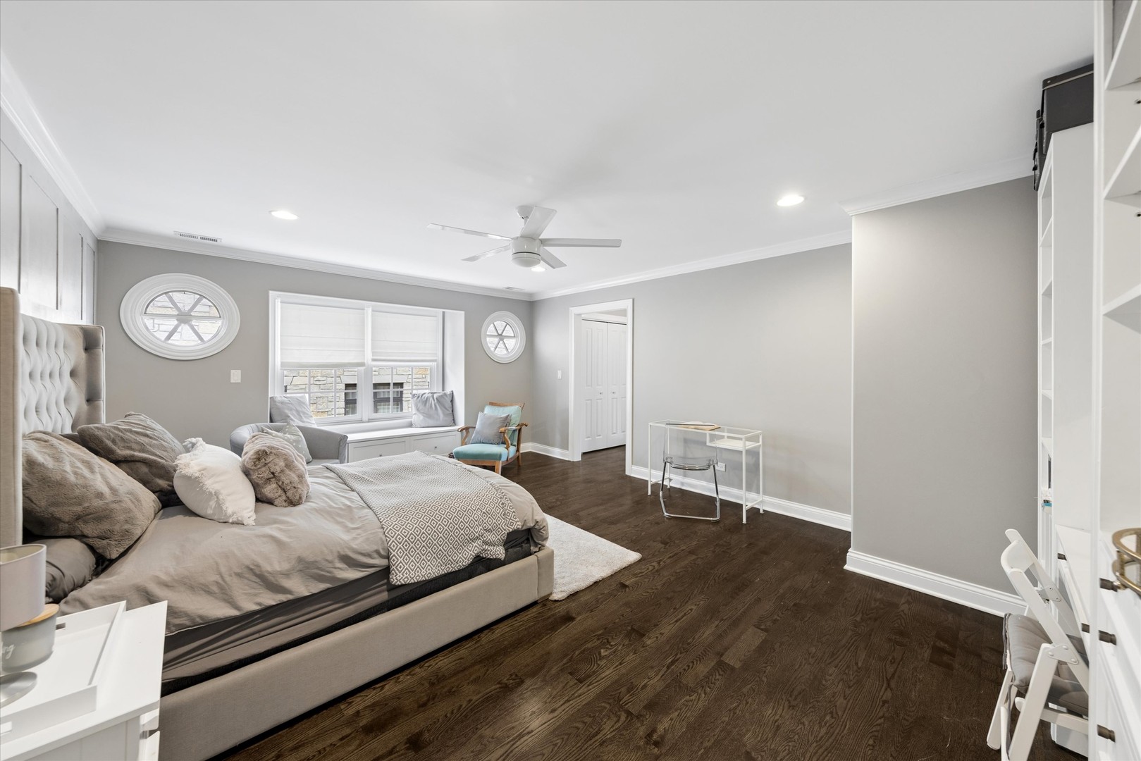 245 W Winthrop Avenue