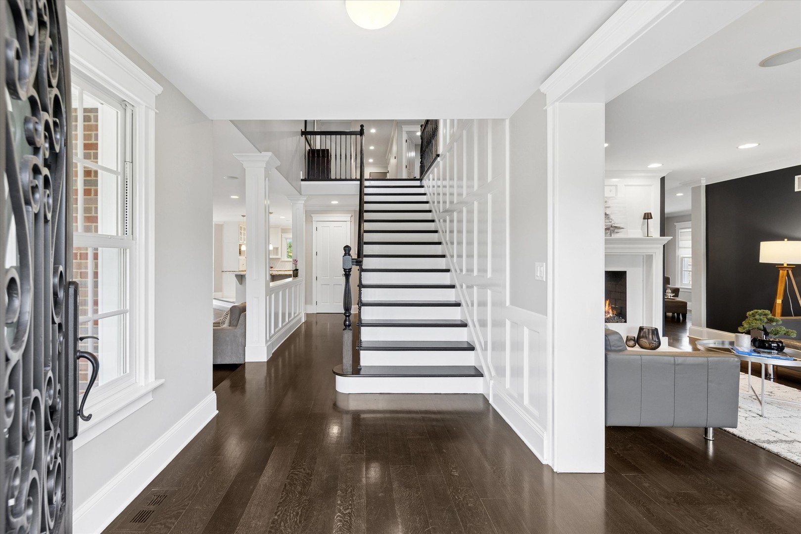 245 W Winthrop Avenue