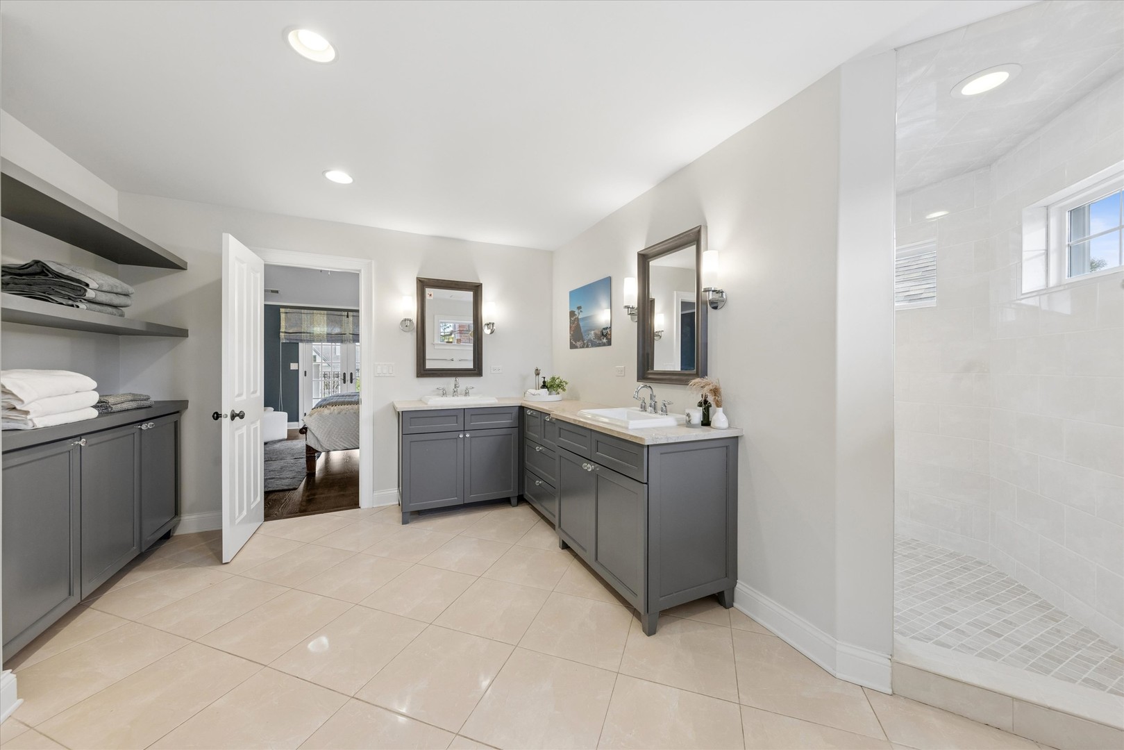 245 W Winthrop Avenue