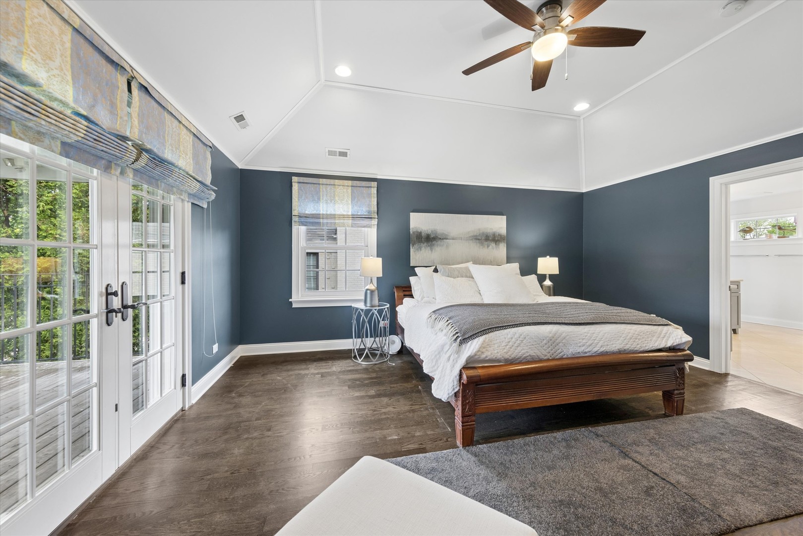 245 W Winthrop Avenue