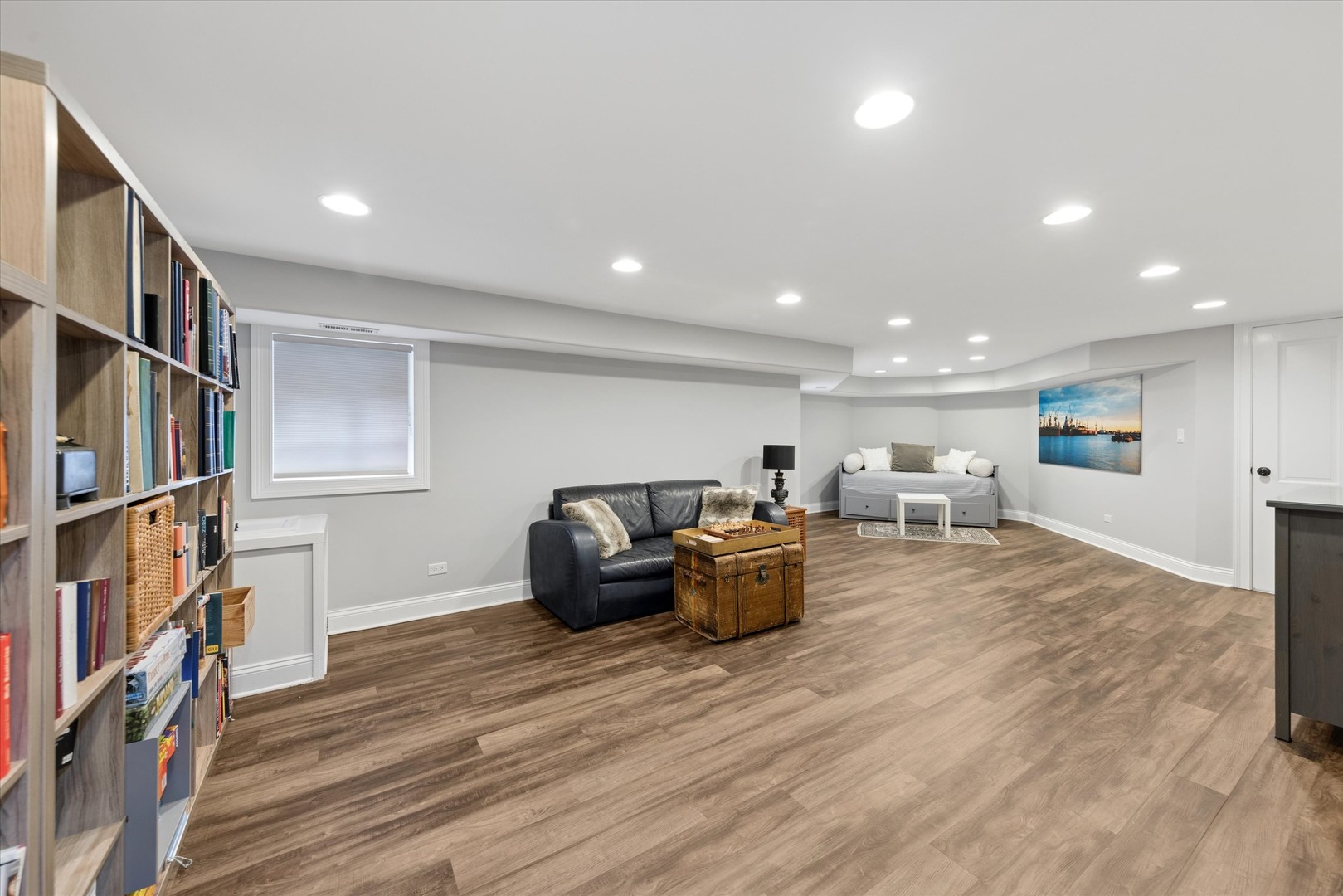 245 W Winthrop Avenue