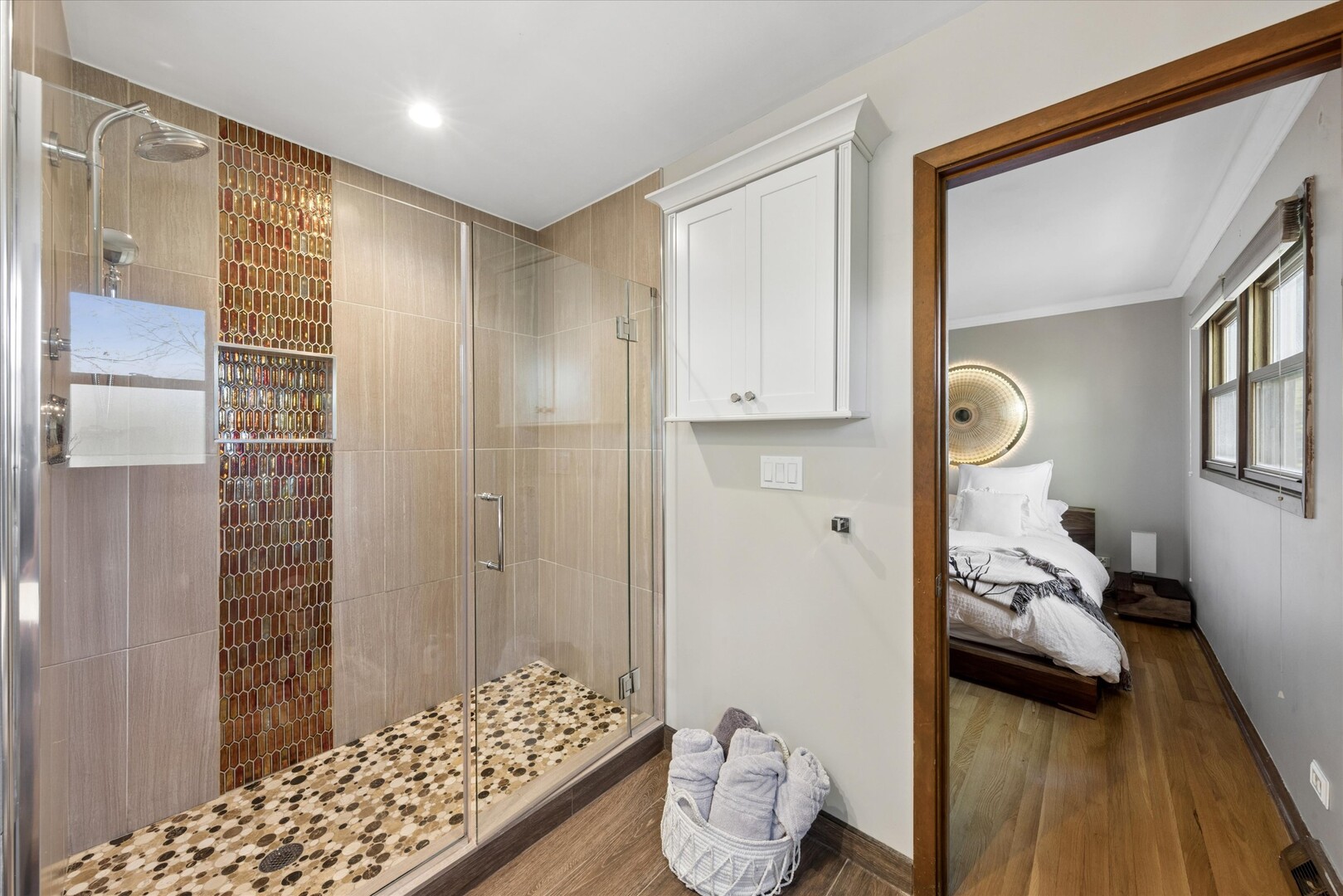 4 E Noyes Drive