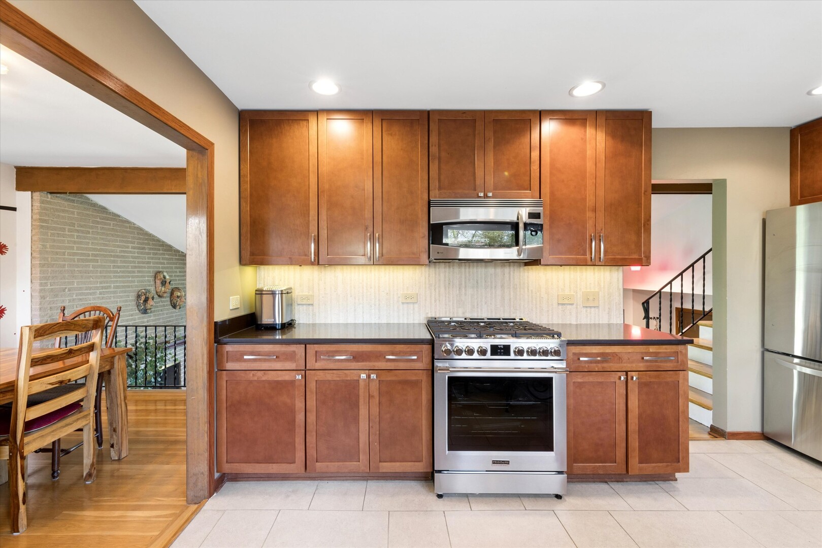 4 E Noyes Drive