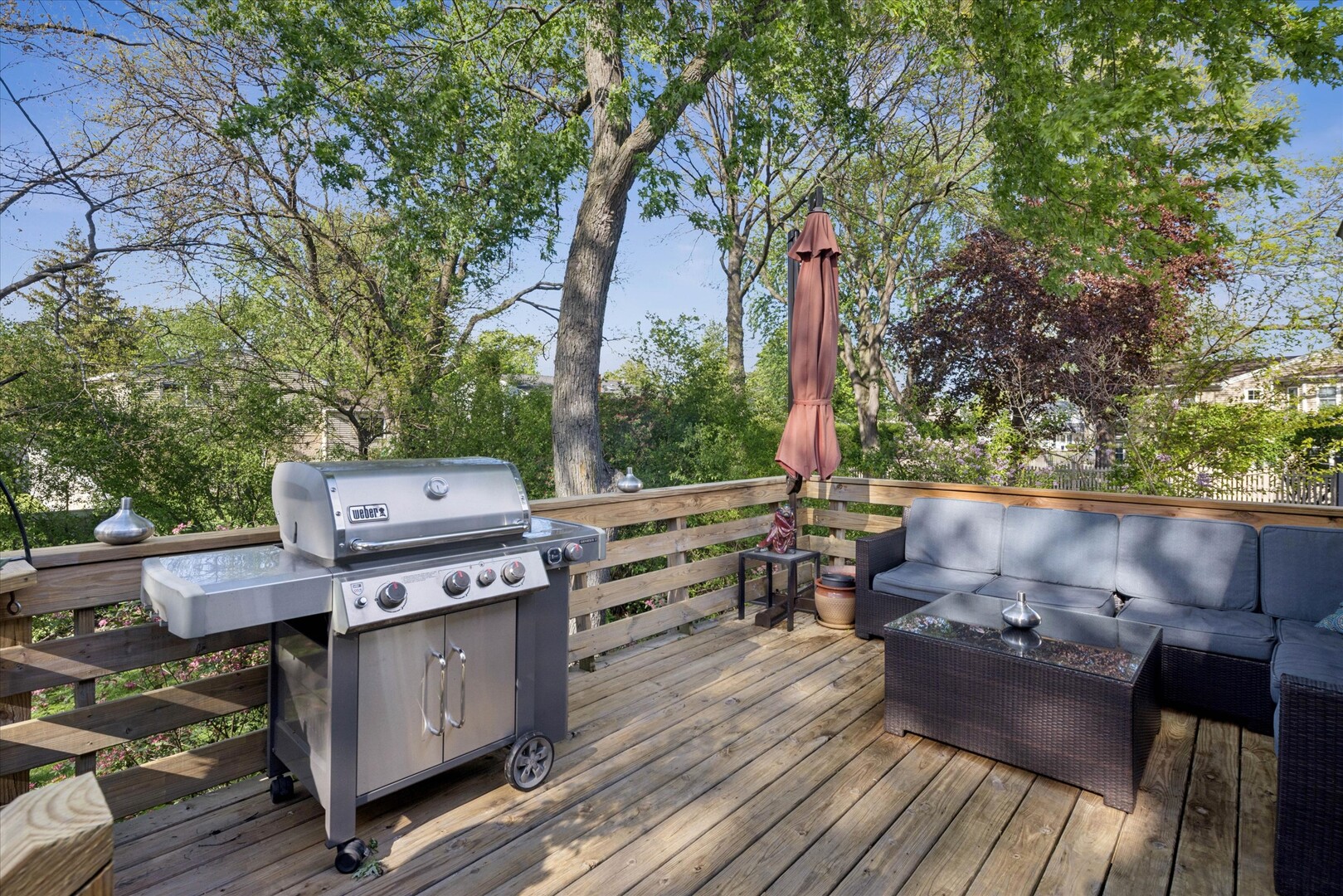 4 E Noyes Drive