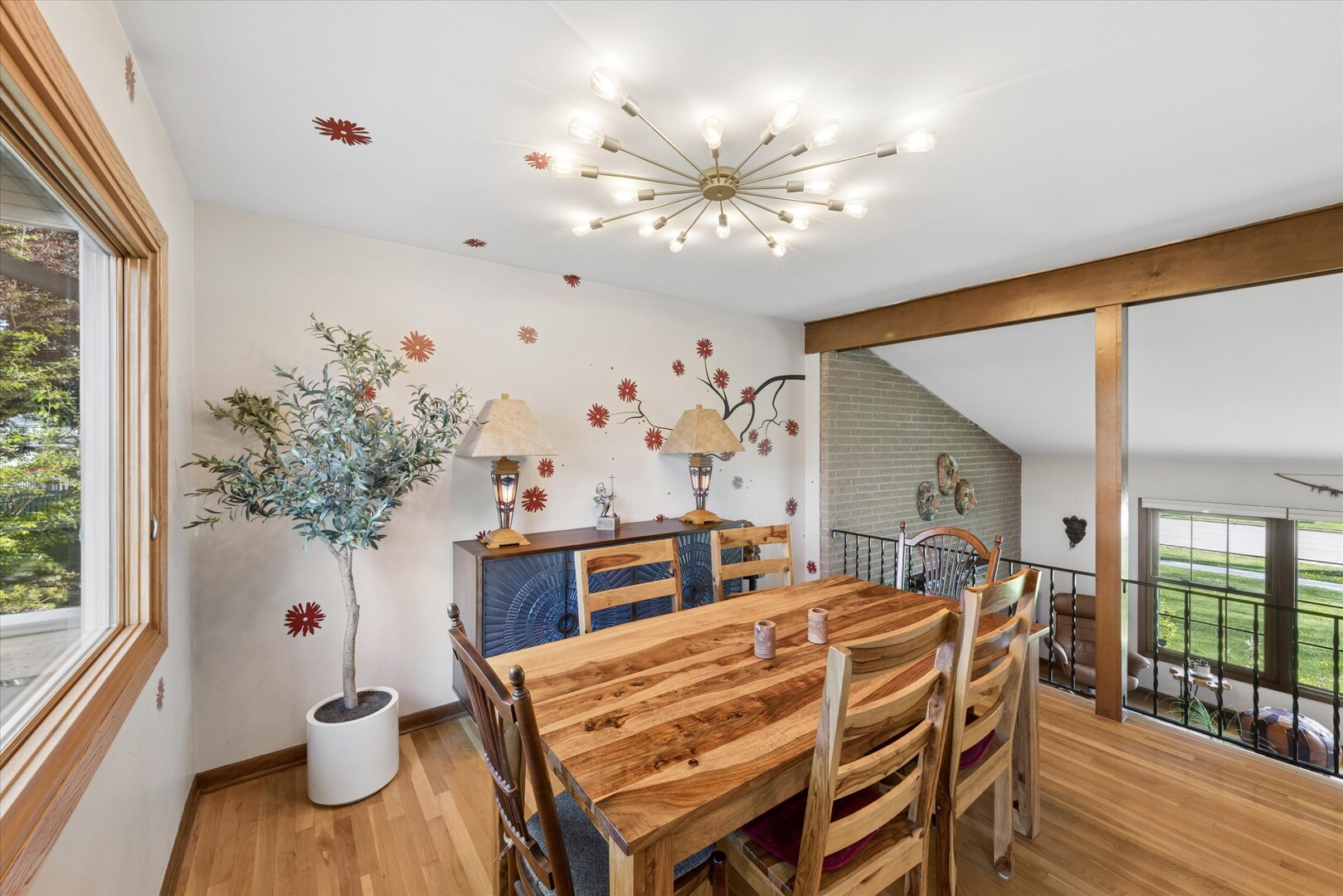 4 E Noyes Drive