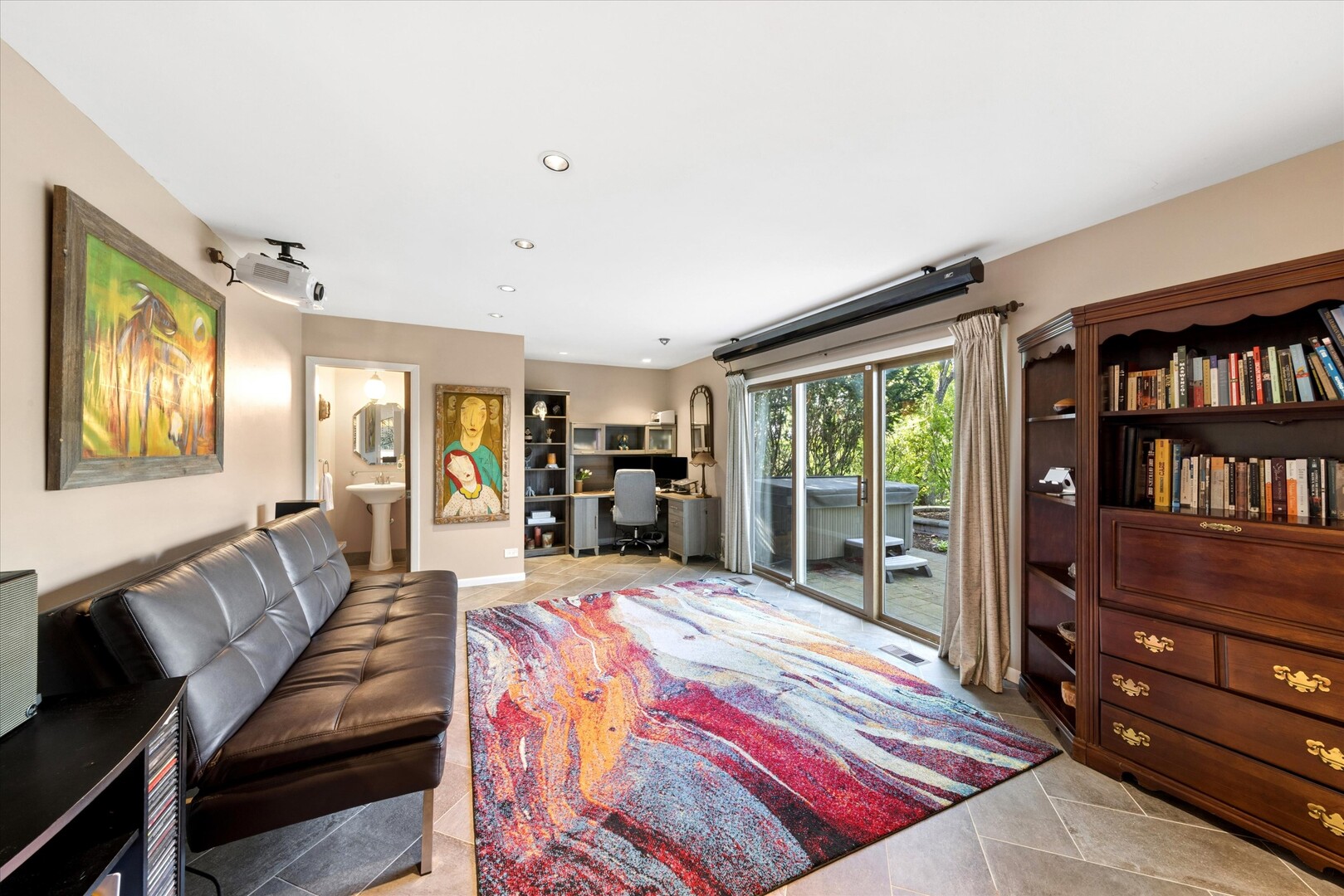 4 E Noyes Drive