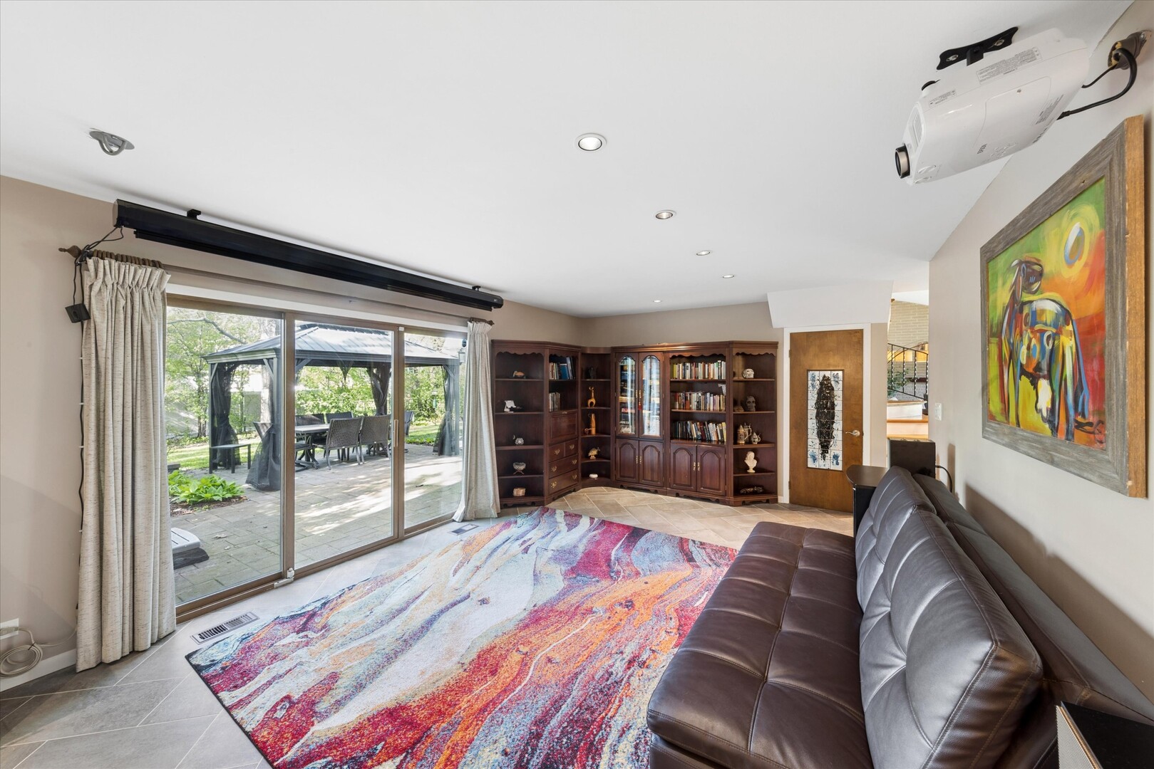 4 E Noyes Drive