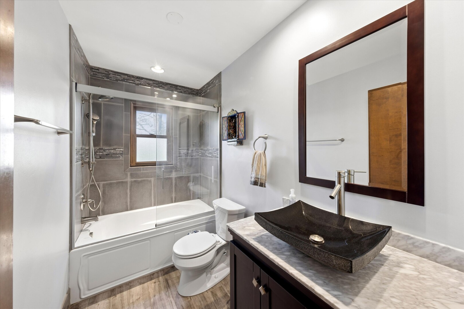4 E Noyes Drive