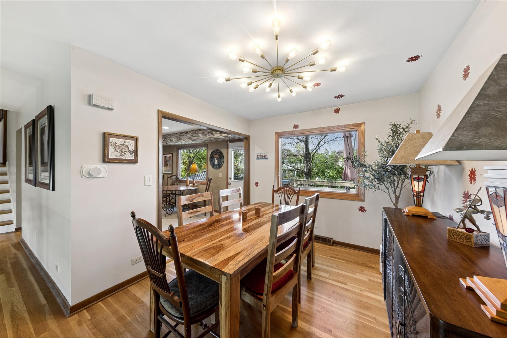 4 E Noyes Drive