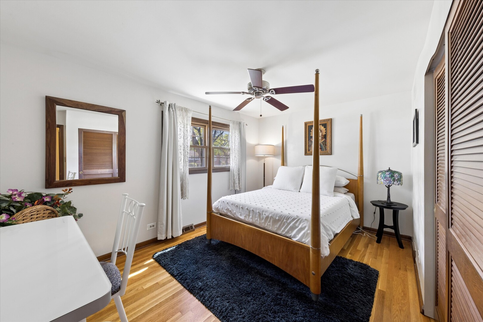 4 E Noyes Drive