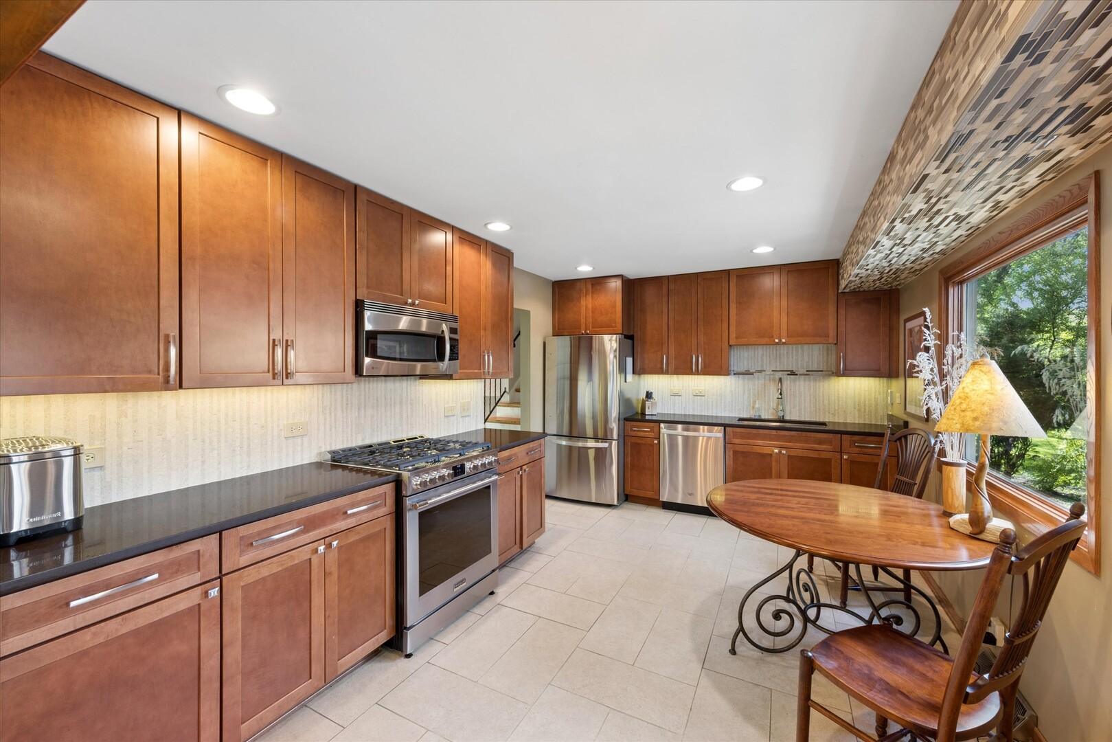 4 E Noyes Drive