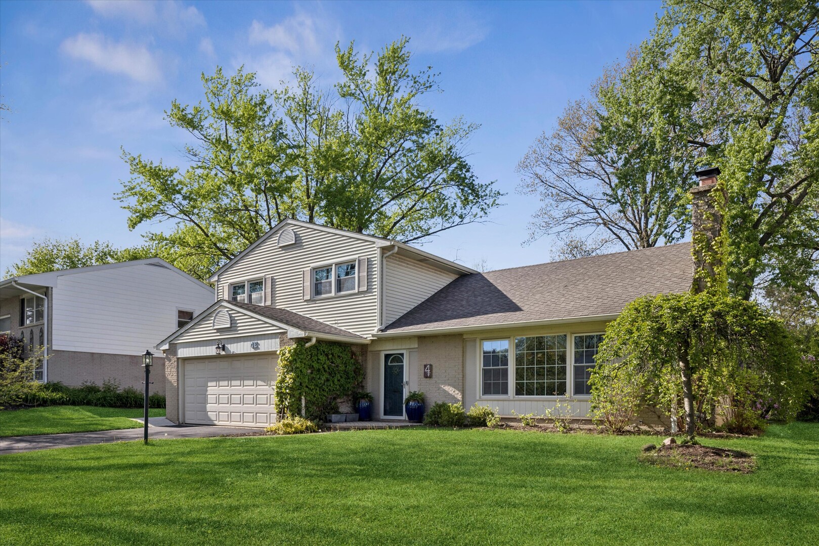 4 E Noyes Drive