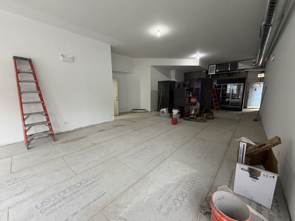 2155 W North Avenue