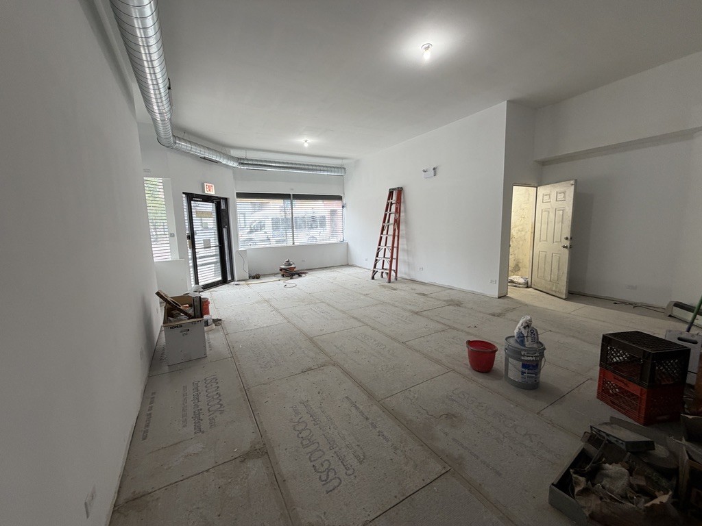 2155 W North Avenue